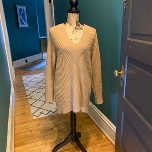 Banana Republic tan v neck sweater small